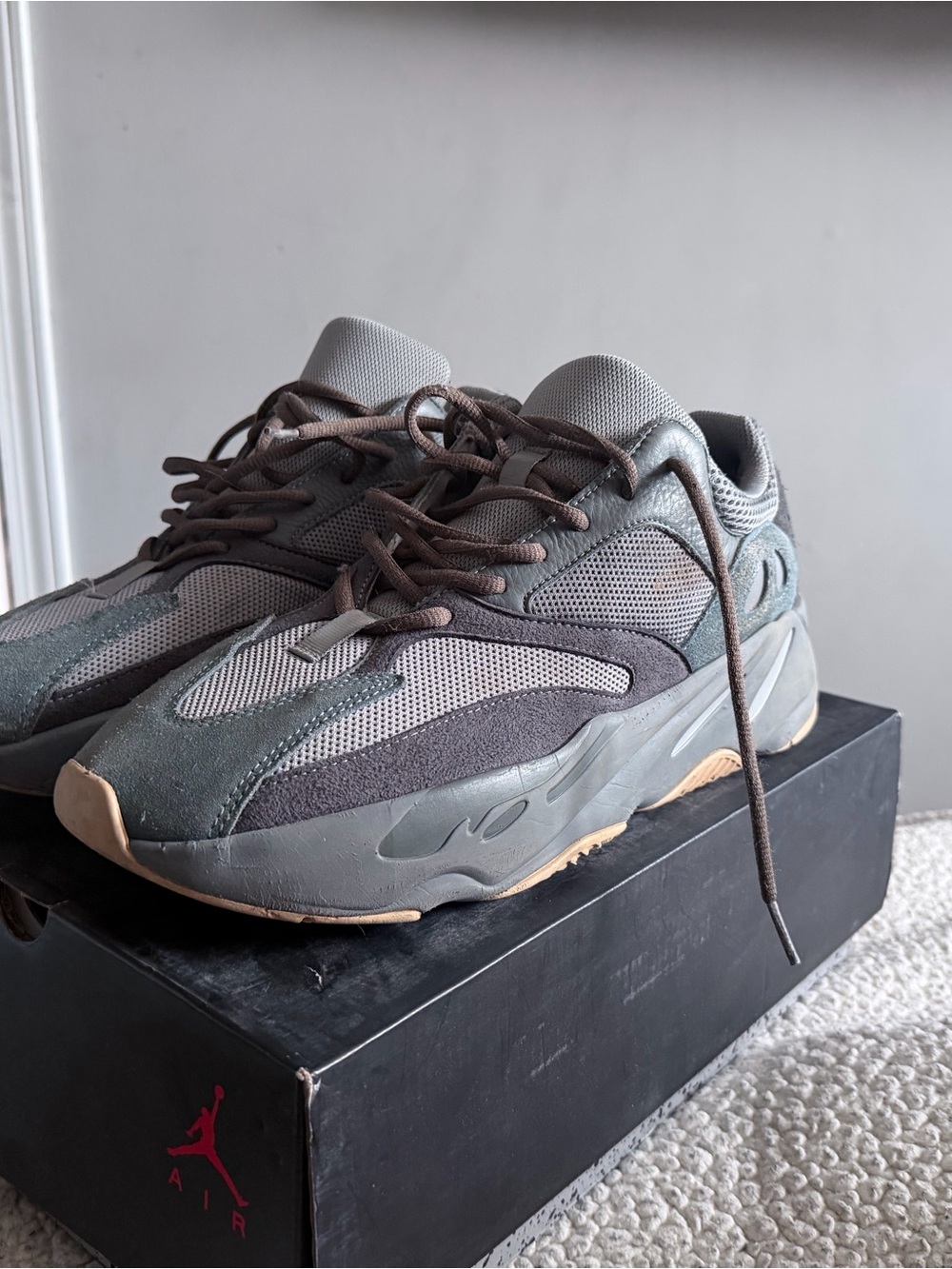Yeezy 700 - Teal blue
